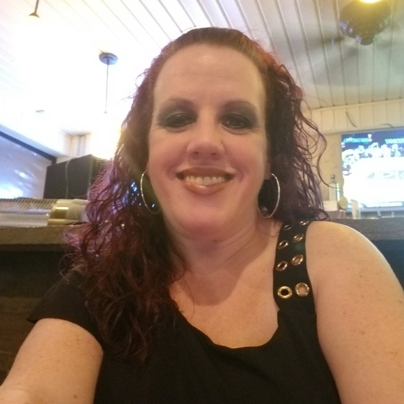 Meet your Posher, Danielle - Picture 3 of 3